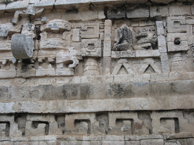 Chichén Itzá - Temple of the Sculptured Panels